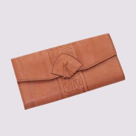 Кожаный кошелек в виде конверта в бежевом цвете