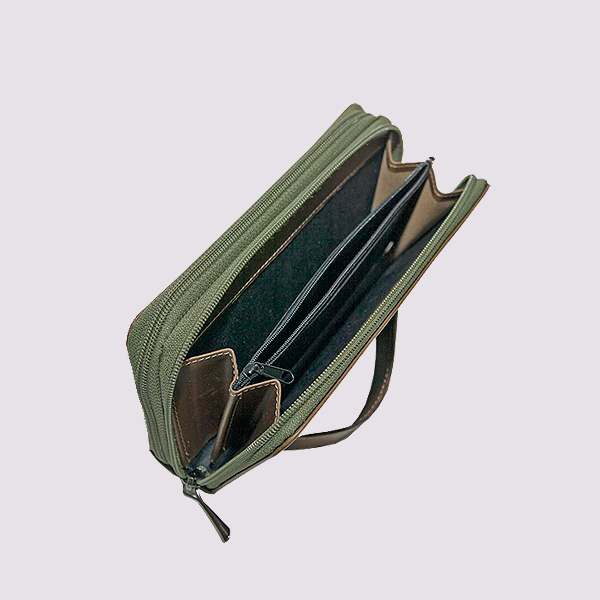 Кожаный кошелек в зеленом цвете