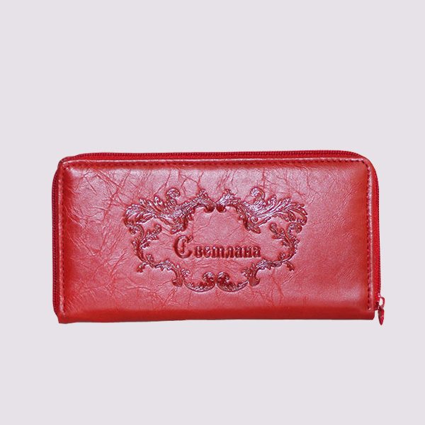 Кожаный кошелек в красном цвете с нанесением имени