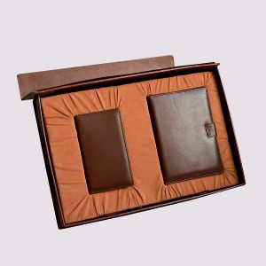 Кожаная подарочная коробка в коричневом цвете